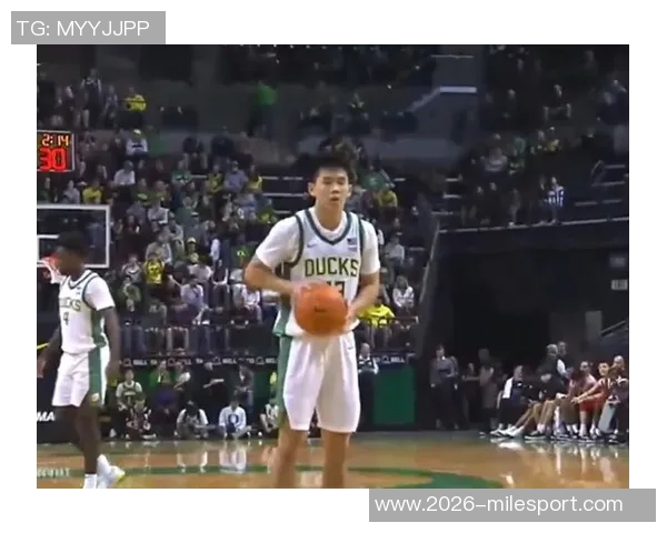 林葳在俄勒冈大学积极训练与队友们共同参与团建活动展现团队精神